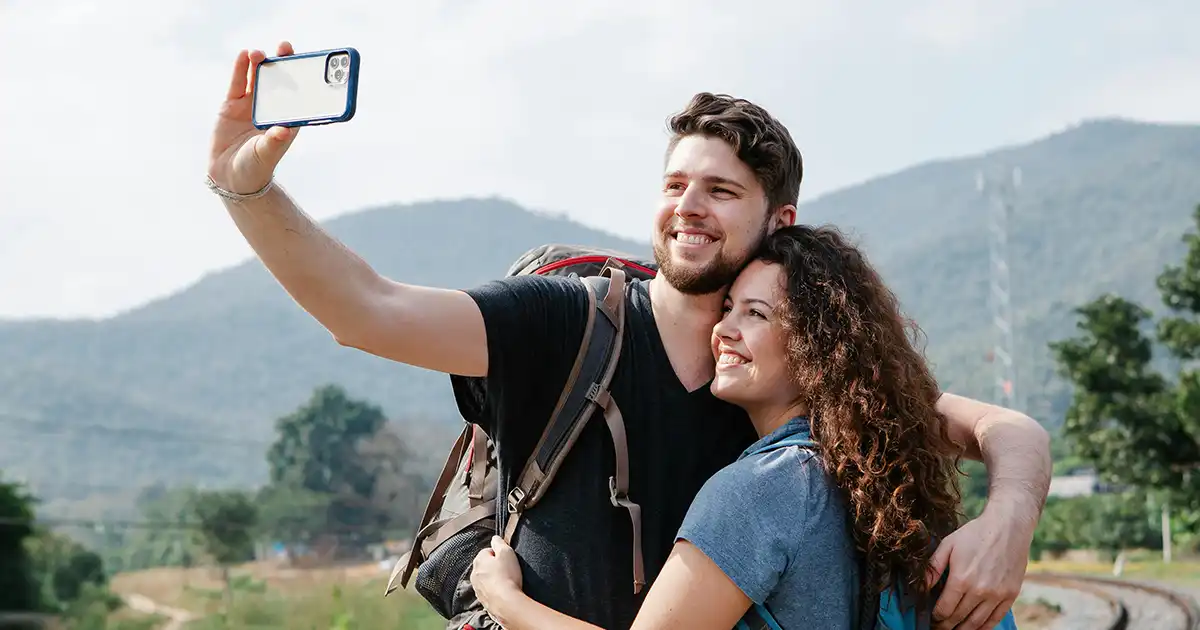¿Qué beneficios ofrece un móvil asegurado y mantenido por IA?