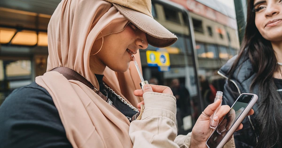 ¿Cómo encender la linterna del móvil agitando?