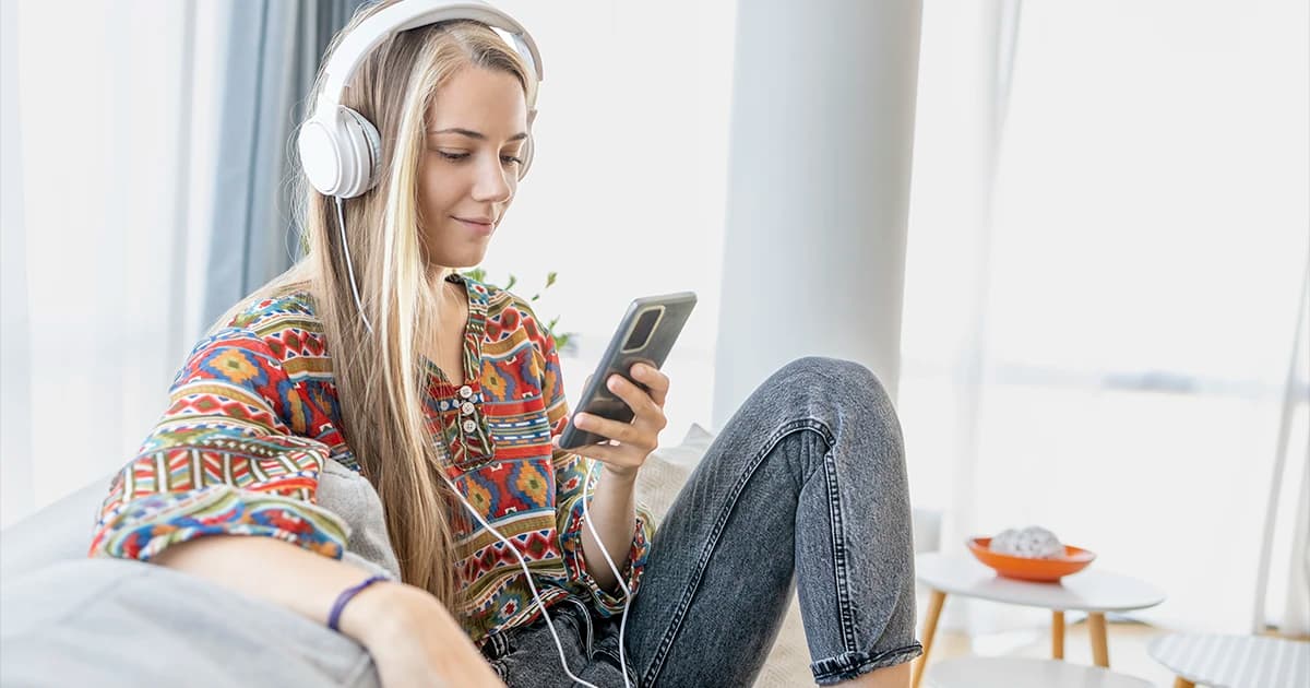 ¿Dónde se pueden escuchar audiolibros gratis en el móvil?