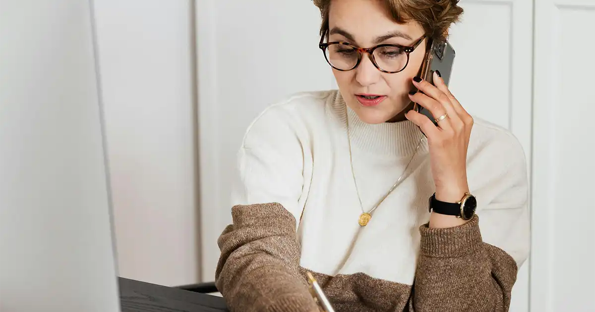 ¿Cómo ahorrar impuestos si eres autónomo y financias móviles?